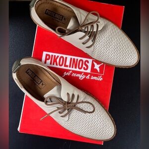 Pikolinos Women’s Cream Leather Shoes
